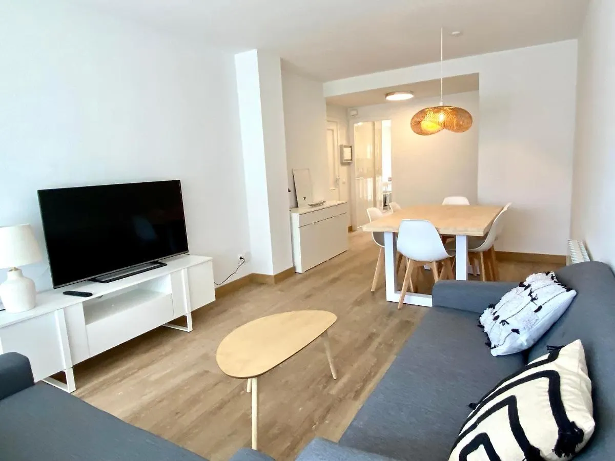 Apartamento Con 3 Habitaciones, Terraza Y Jardin Comunitario Con Piscina En Sant Antoni De Calonge