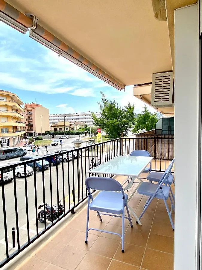 Apartamento Con 3 Habitaciones, Terraza Y Jardin Comunitario Con Piscina En Sant Antoni De Calonge