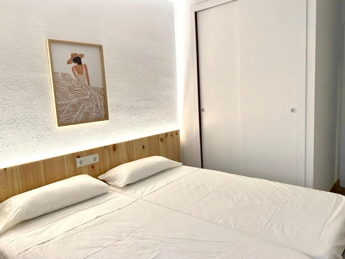 Apartamento Con 3 Habitaciones, Terraza Y Jardin Comunitario Con Piscina En Sant Antoni De Calonge